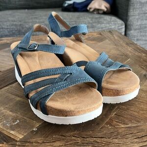 Earth origins Tonga wedge sandal size 8.5 Moroccan blue